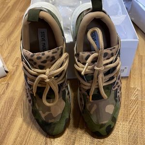 Steve Madden Cliff camo/leopard print sneaker. 6.5